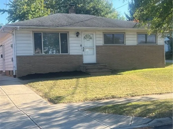 16116 Rockside Rd, Maple Heights, OH 44137