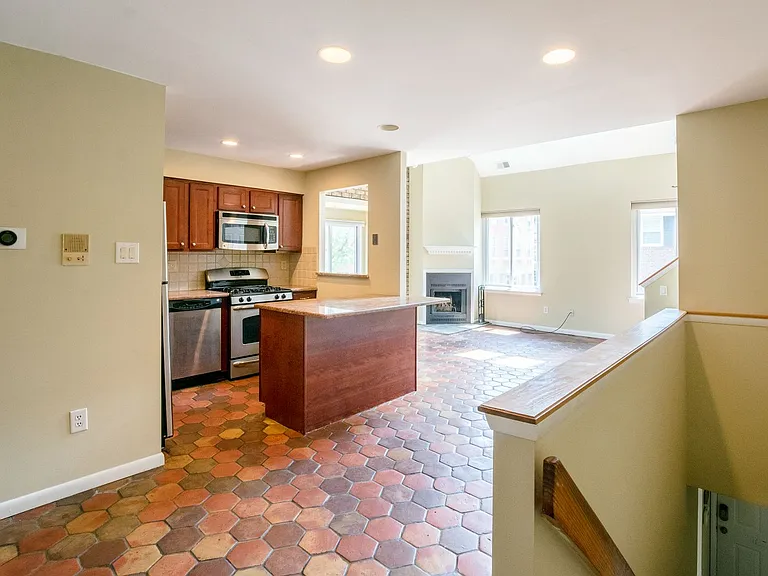 801 Addison St #B — Photo 7
