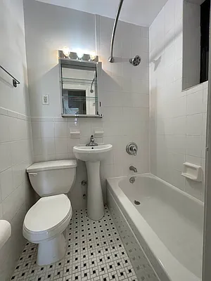 Rented by Bond New York | media 9