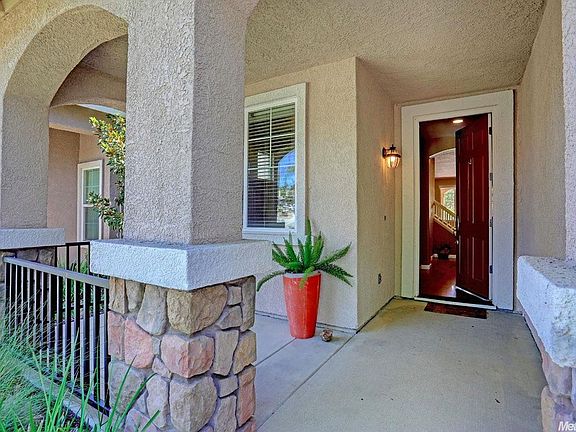 4th image of 676 Plum Creek Ct