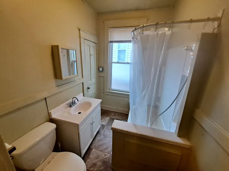 1112 Gaines St — Photo 7