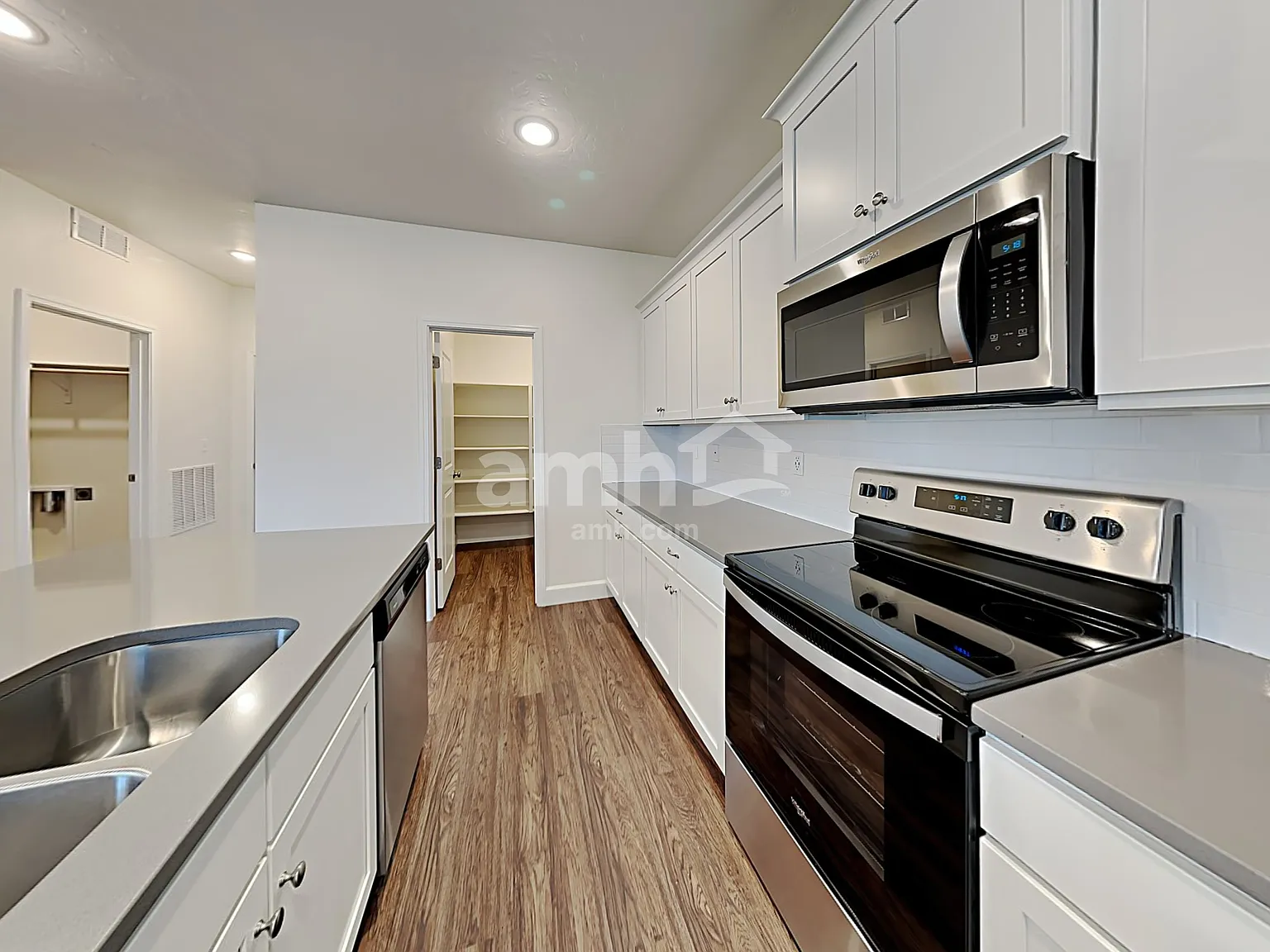 5 bed, 3.0 bath, 2651 sqft, $3,225 — Photo 3