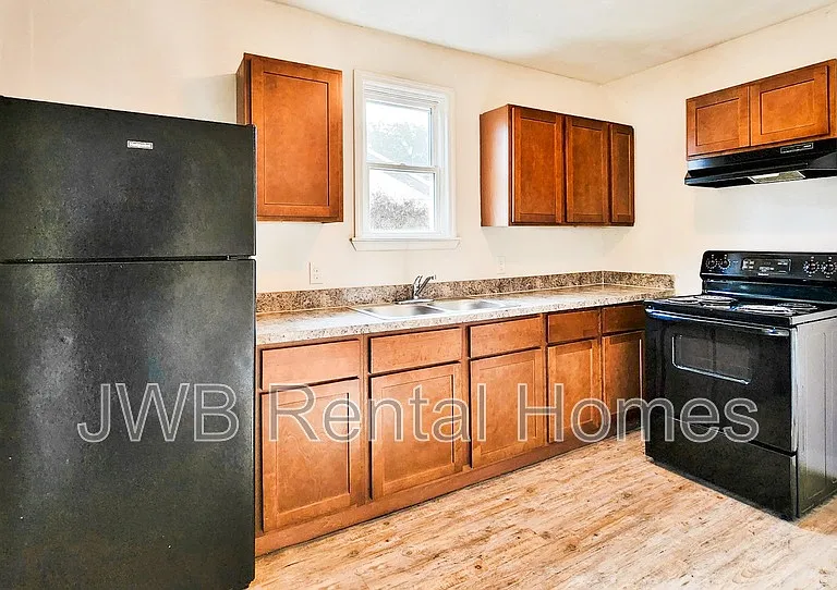 505 E 58th St — Photo 2