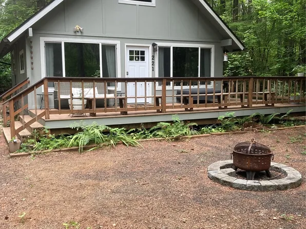 221 N Dow Creek Drive, Hoodsport, WA 98548