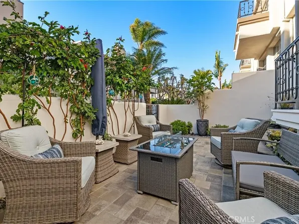 19295 Wingedfoot Cir, Huntington Beach, CA 92648