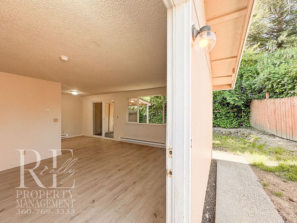1st image of 2733 Hefner Ave