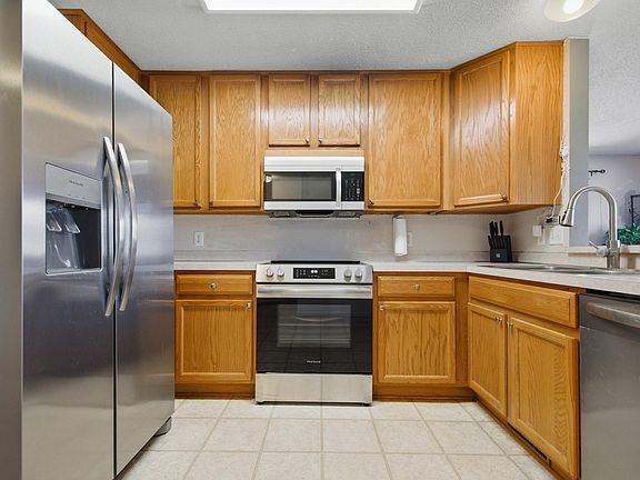 4th image of 15517 Flight Way