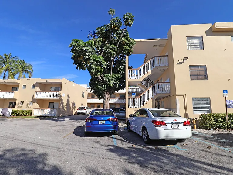 2031 NE 139 St North Miami Beach, FL 33181 — Photo 12