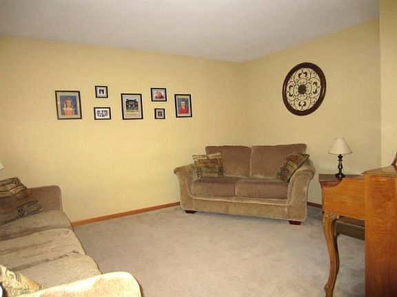 4th image of 302 Savoy Dr