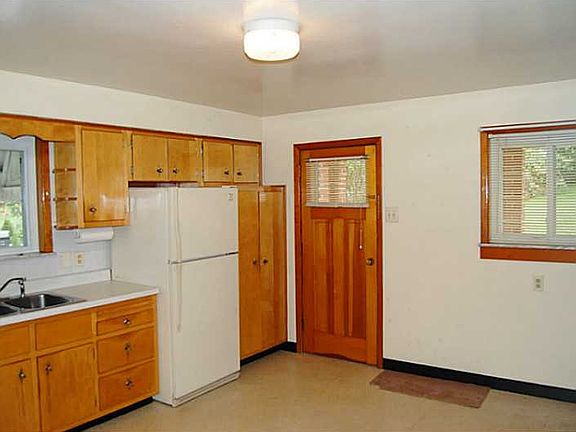 4th image of 46 Zeller St