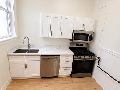 686 Lombard St #686 Photo 1