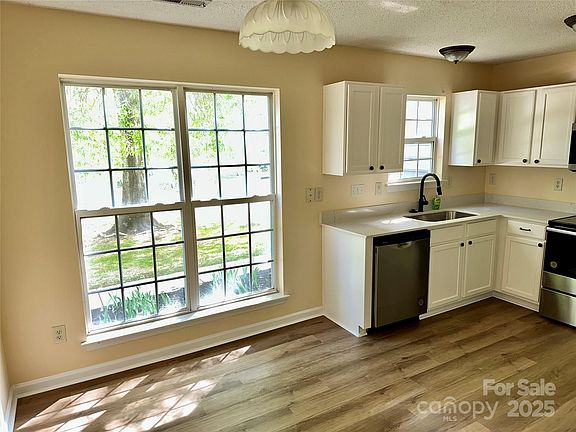 4th image of 8608 Warwick Crest Ln