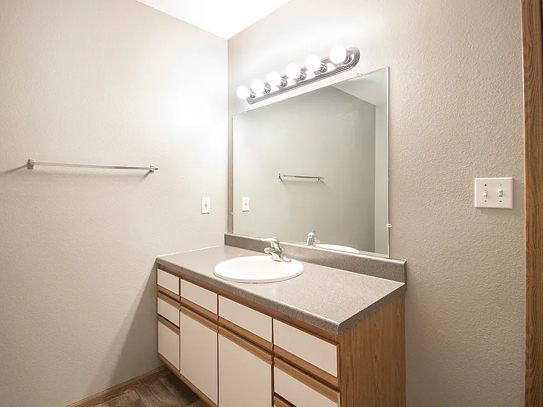 Marshall Apartments — Photo 27