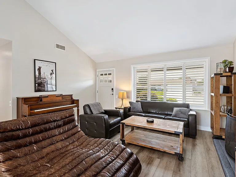 1425 Carnation Pl — Photo 24