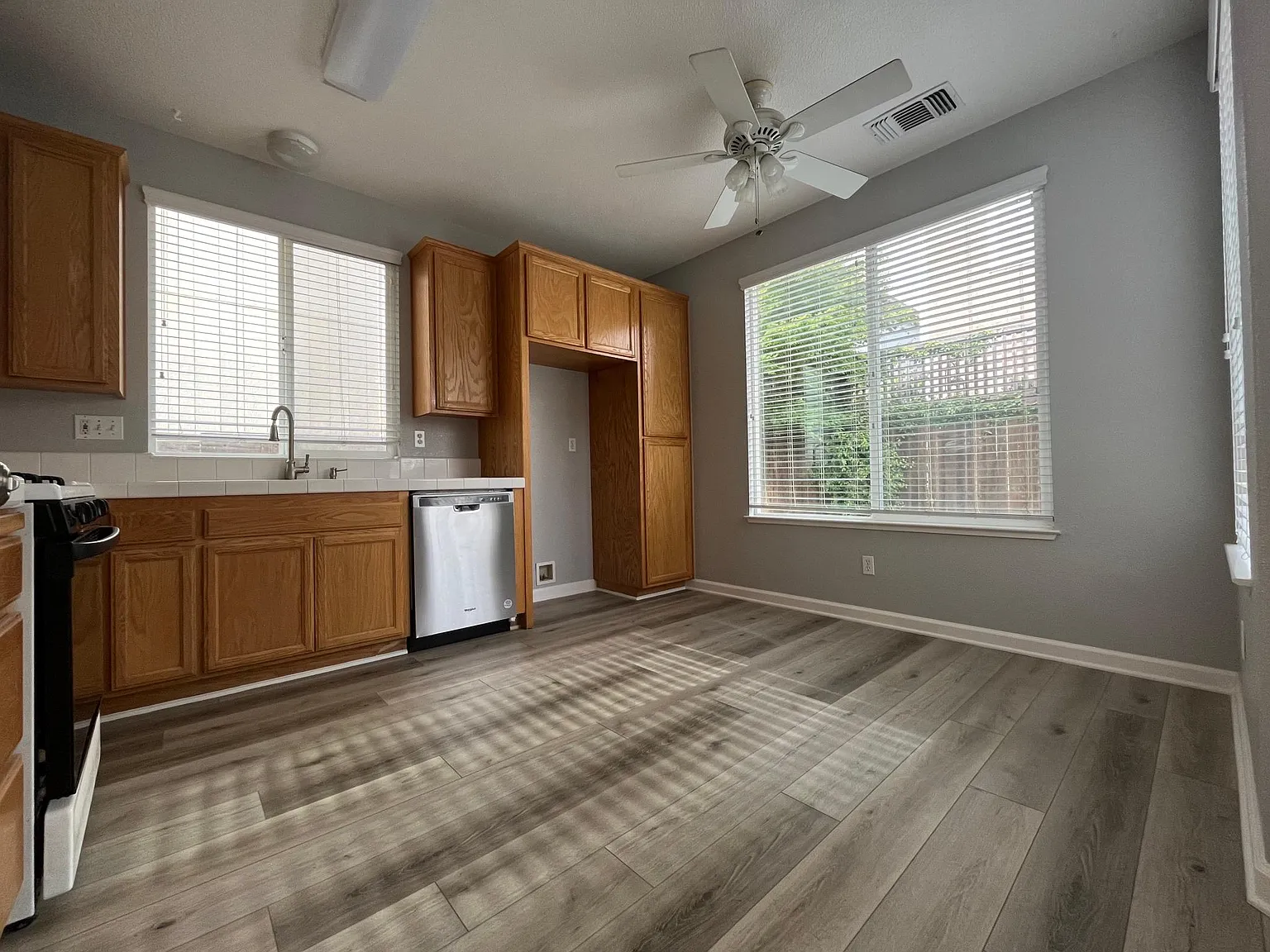 3 bed, 1140 sqft, $3,200 — Photo 4