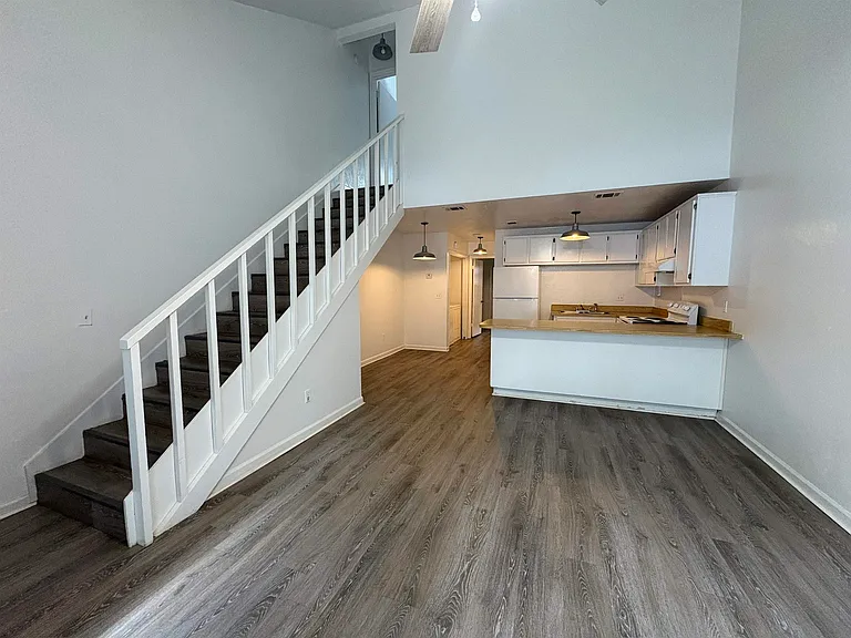 1272 High Rd — Photo 2