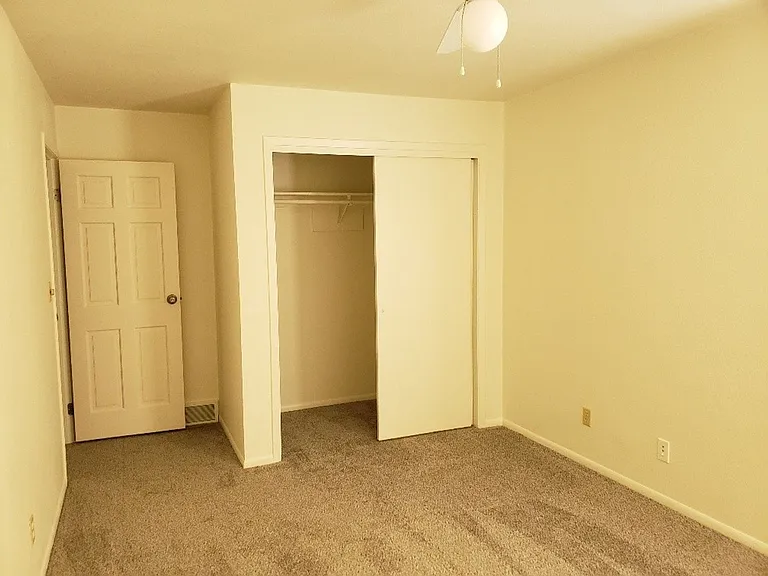 2212 Glenwood Cir — Photo 12