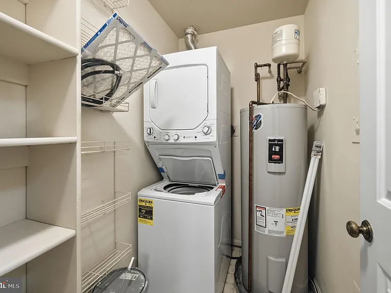 8909 Sugarwood Ln #8909 — Photo 13