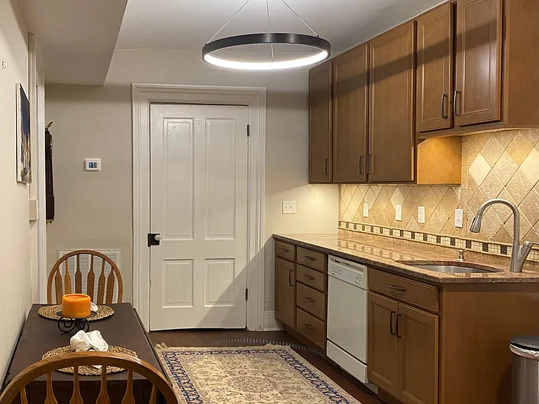 306 E Huntingdon St #1 — Photo 11