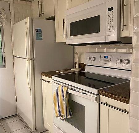 3rd image of 16900 NE 14th Ave APT 211