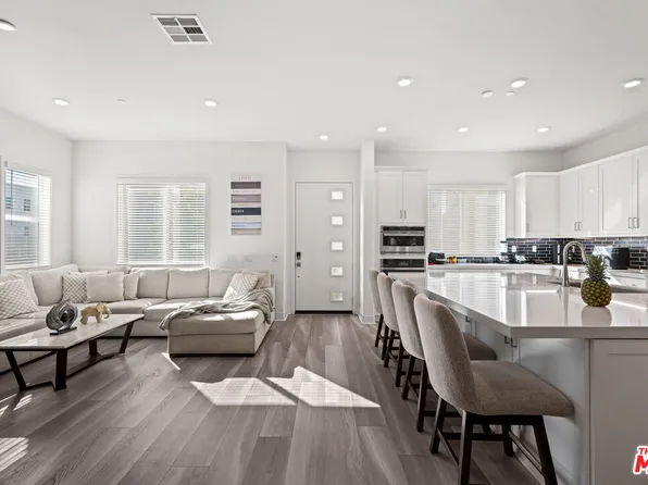 26710 Beartown Ln, Valencia, CA 91381