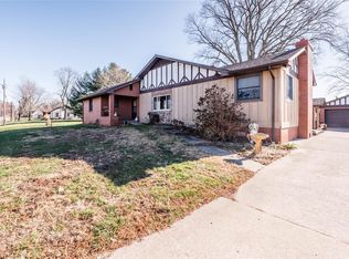 366 Ridge Dr, Bethalto, IL 62010