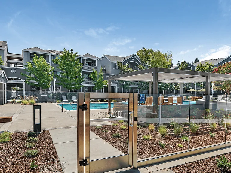 Bell Almaden — Photo 27