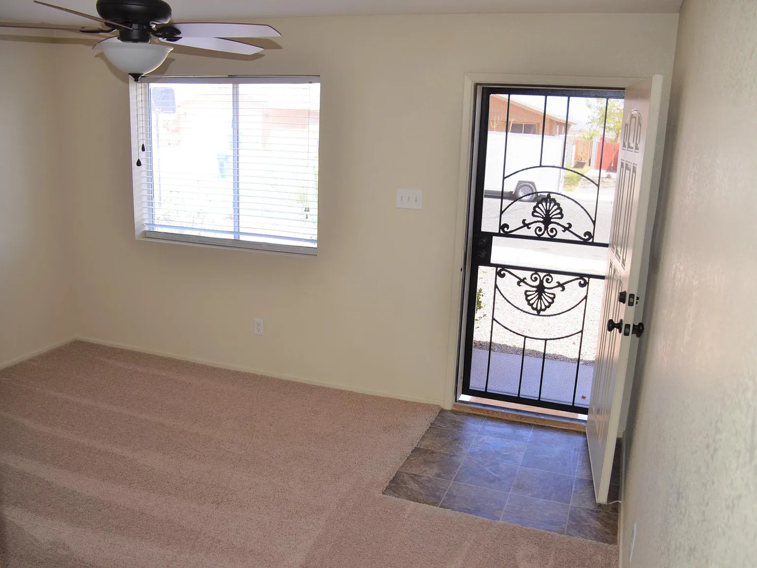 4 bed, 2.5 bath, 2115 sqft, $2,000 — Photo 2