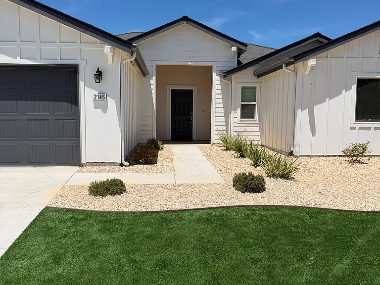 2146 W Escher Dr — Photo 1