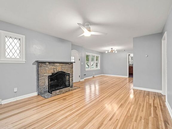 4th image of 304 E Schreyer Pl