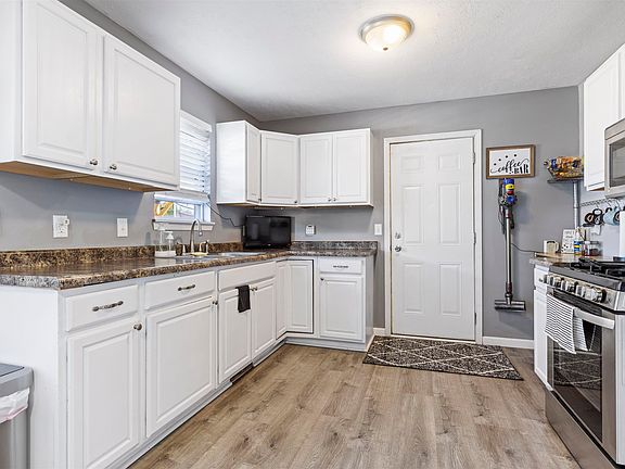 5th image of 3044 Carol Pl