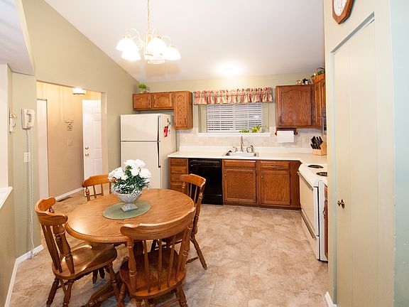 Ceramic floor & back splash