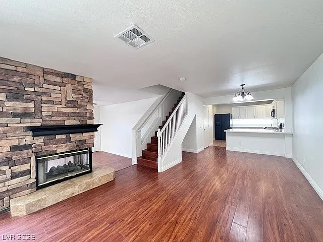 3 bed, 2.5 bath, 1634 sqft, $1,975 — Photo 2