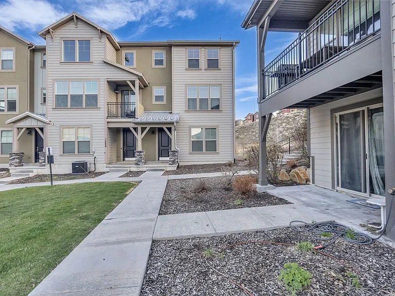 1072 W Cattail Ct — Photo 31