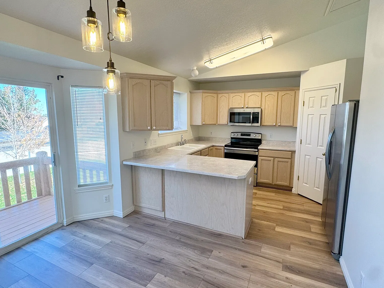 4 bed, 2049 sqft, $2,500 — Photo 3