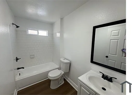 119 W Century Blvd — Photo 15
