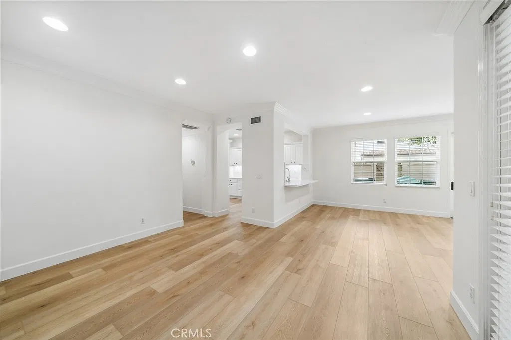 3 bed, 2.5 bath, 2183 sqft, $5,350 — Photo 2