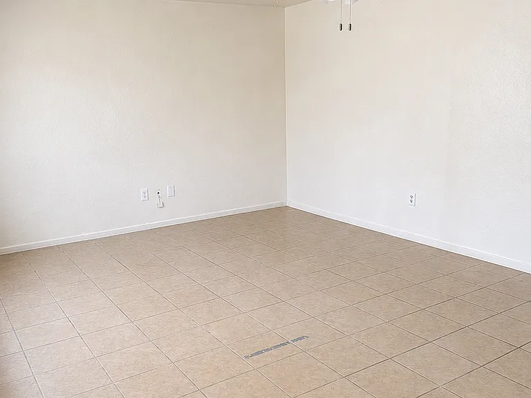 3091 S Del Mar Ave — Photo 4
