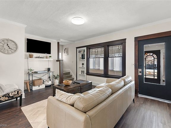 4th image of 3434 W 122nd St