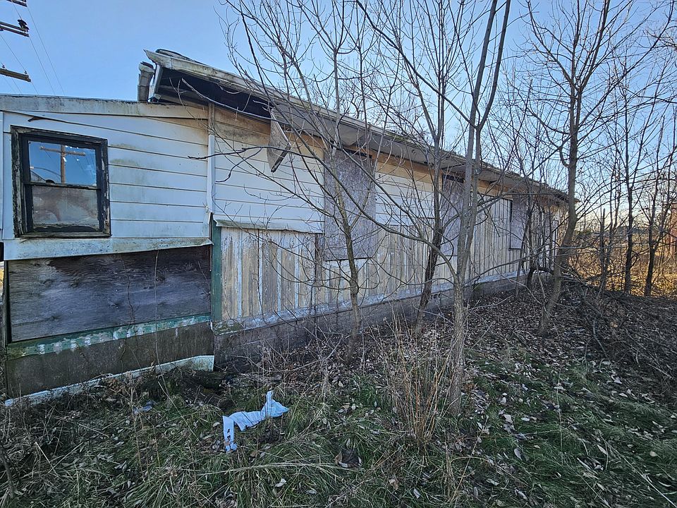 2nd image of 2456 Delaware St