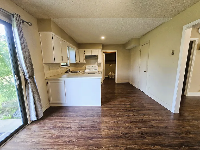 6804 W 149th Ter — Photo 5