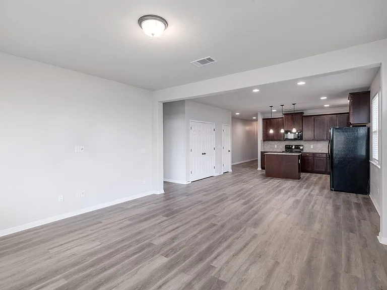 320 E Broade St — Photo 8