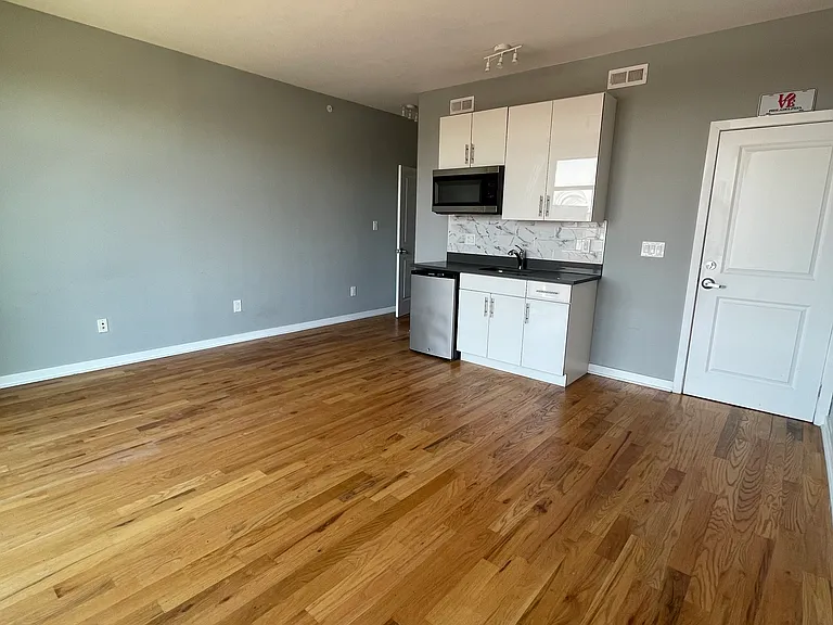 531 N Budd St #3F — Photo 4