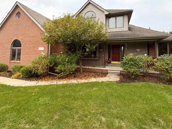 11454 Arrowhead Dr, South Lyon, MI 48178