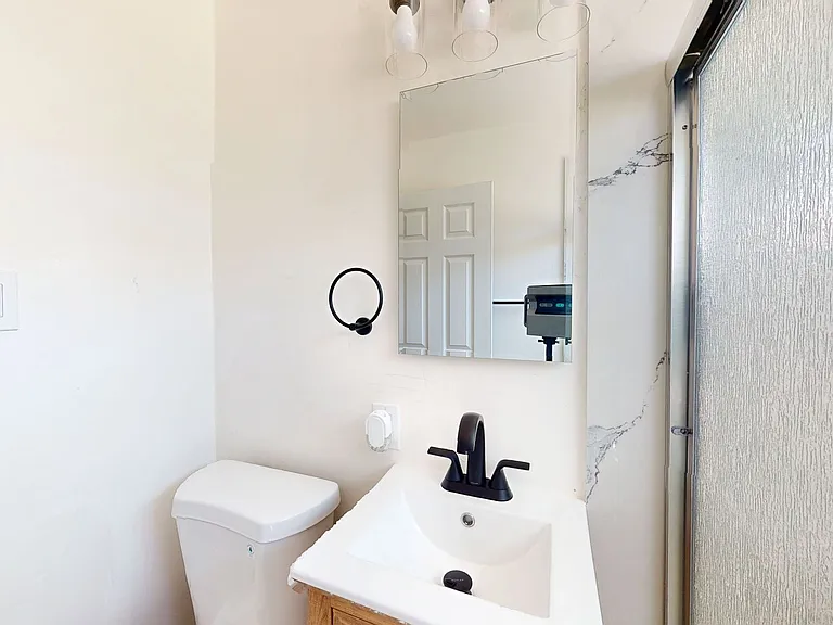 3040 Lynde St — Photo 25