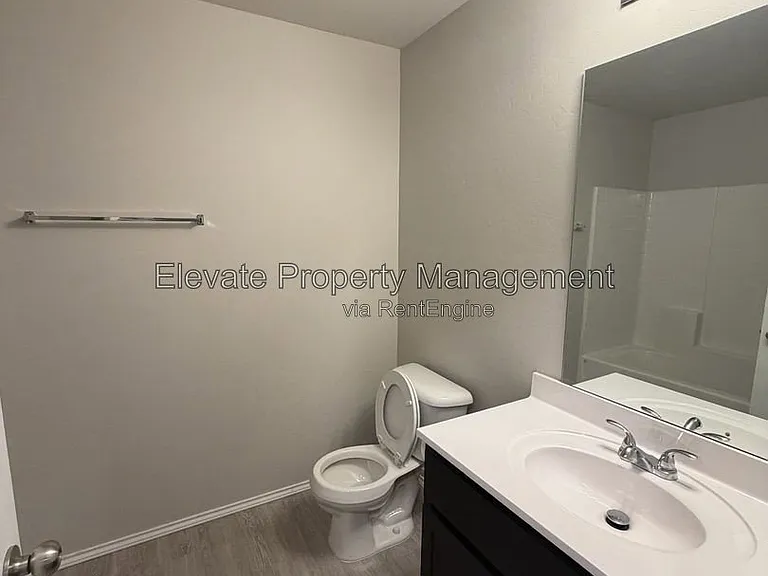 11729 NW 100th St — Photo 27