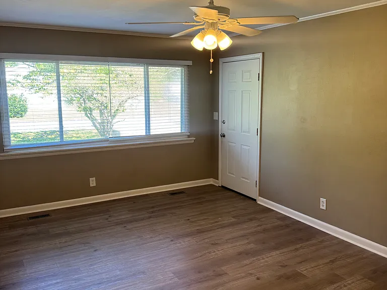 4705 Clover Ln — Photo 14