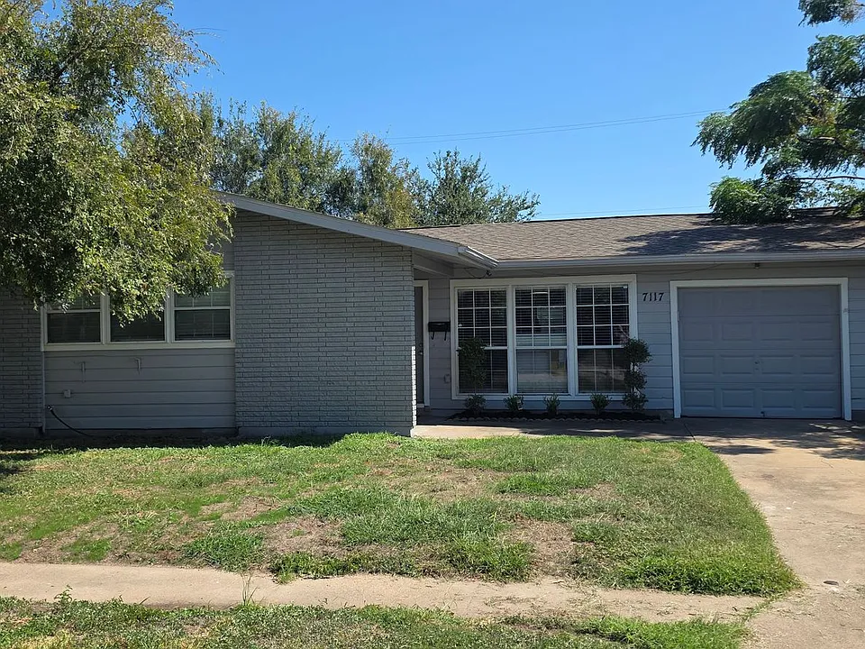 7117 Poplar Dr
