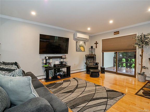 2nd image of 7 Manor Mews