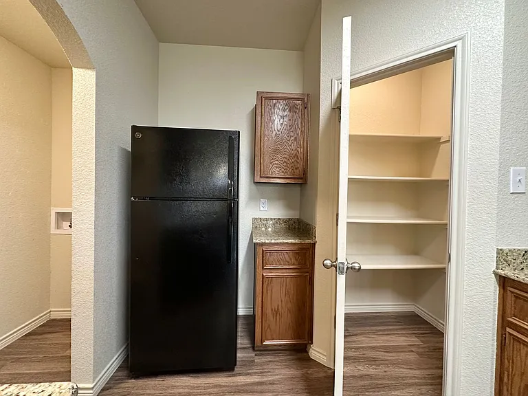 906 Childress Dr — Photo 11
